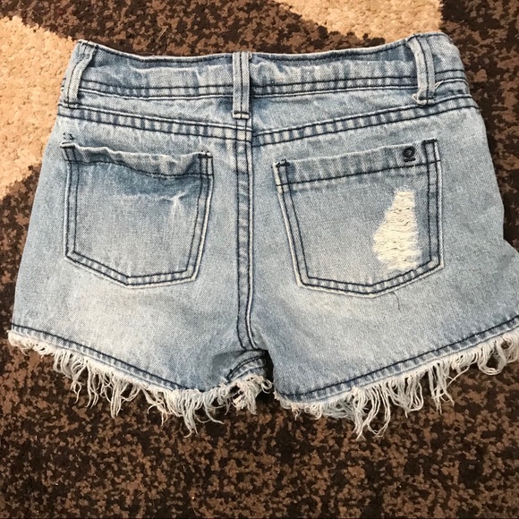Jean shorts🎒 - Picture 2 of 3